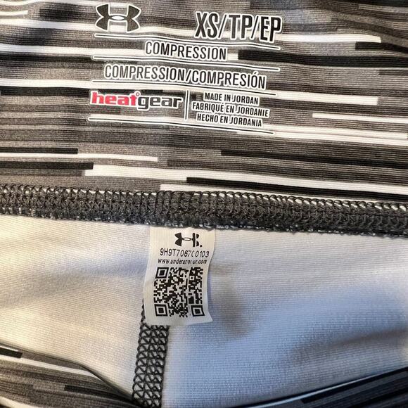 Under Armor women's CAPRI leggings, black gray white size XS - Picture 5 of 5